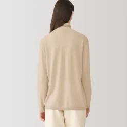 Labo Women's Natural Cashmere Turtleneck Sweater