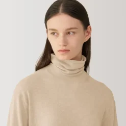 Labo Women's Natural Cashmere Turtleneck Sweater