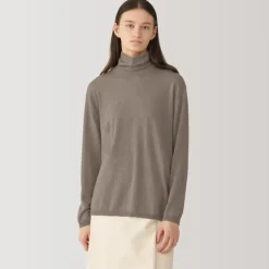 Labo Women's Natural Cashmere Turtleneck Sweater