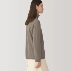 Labo Women's Natural Cashmere Turtleneck Sweater