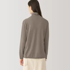 Labo Women's Natural Cashmere Turtleneck Sweater