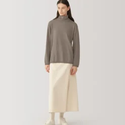 Labo Women's Natural Cashmere Turtleneck Sweater