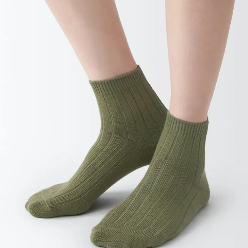 Right Angle Loose Top Ribbed Short Socks