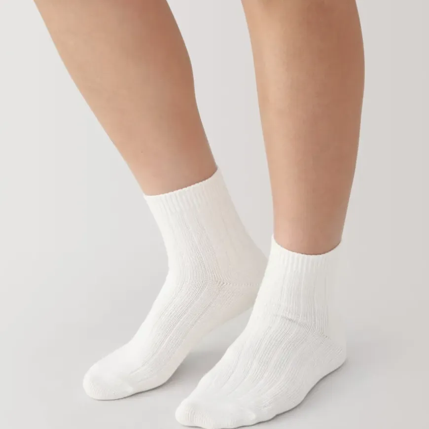 Right Angle Loose Top Ribbed Short Socks