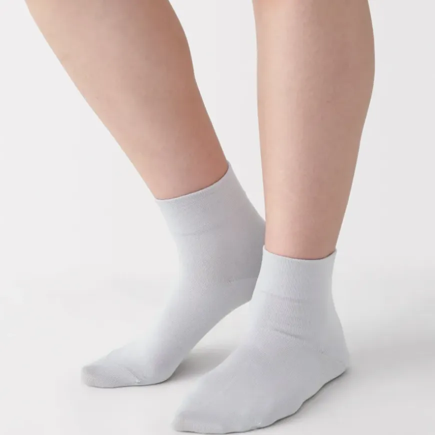 Right Angle Loose Top Short Socks