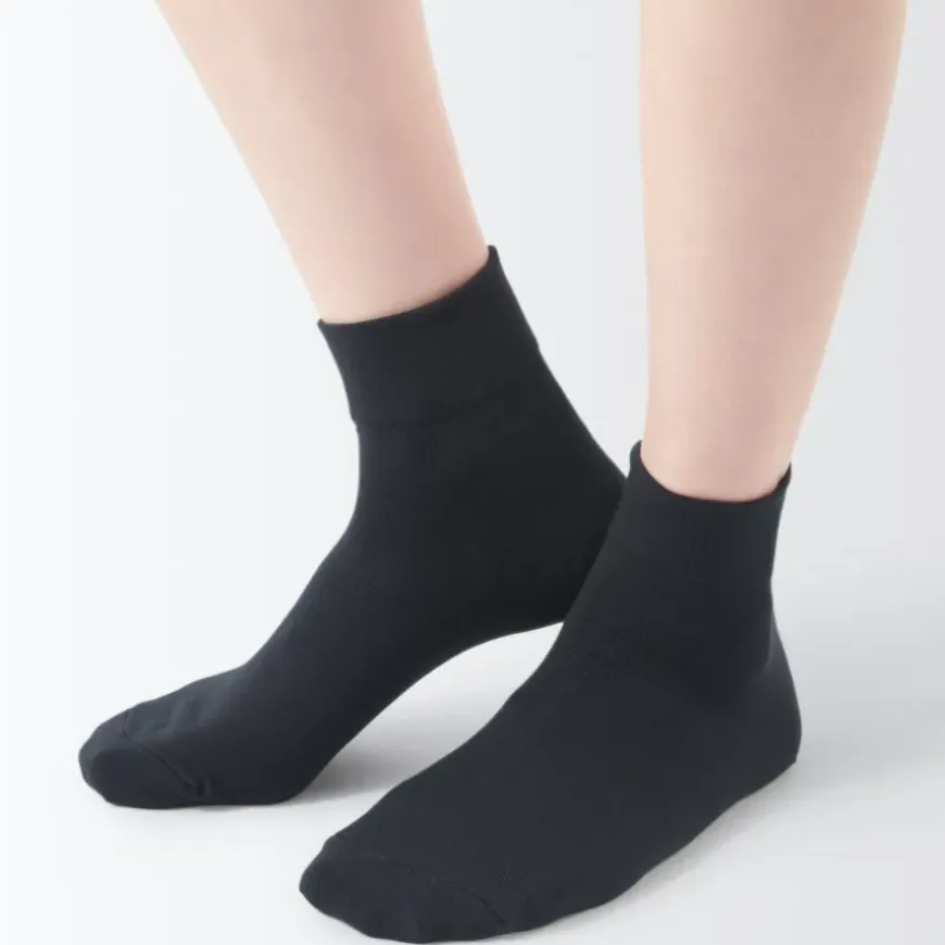 Right Angle Loose Top Short Socks