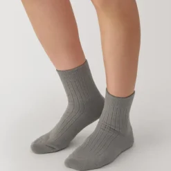 Right Angle Loose Top Short Socks