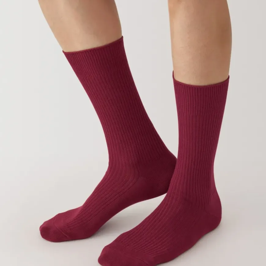 Right Angle Ribbed Socks