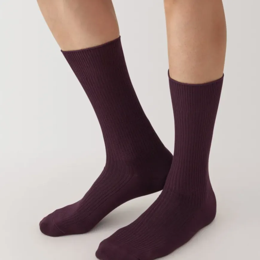 Right Angle Ribbed Socks